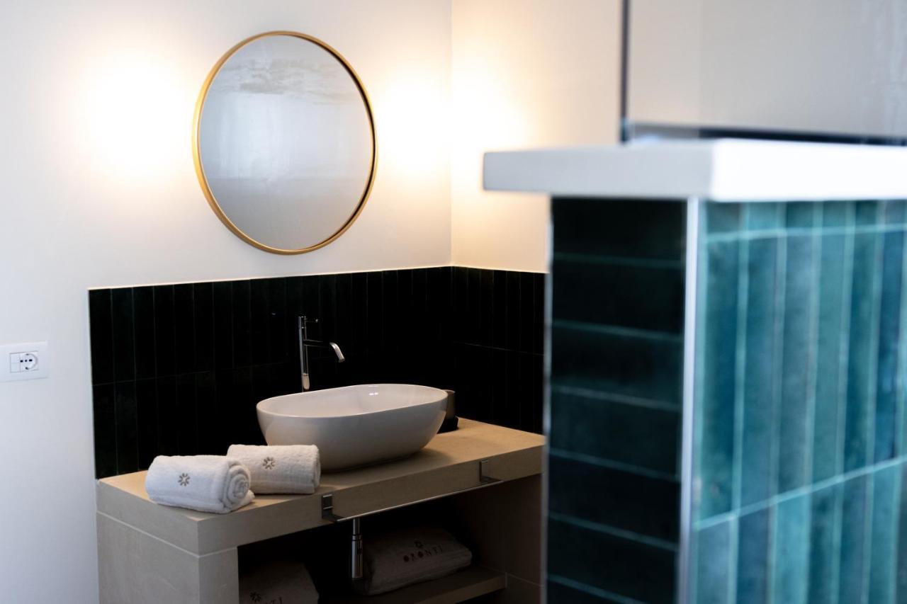 Oronti Accommodations Lecce Bagian luar foto