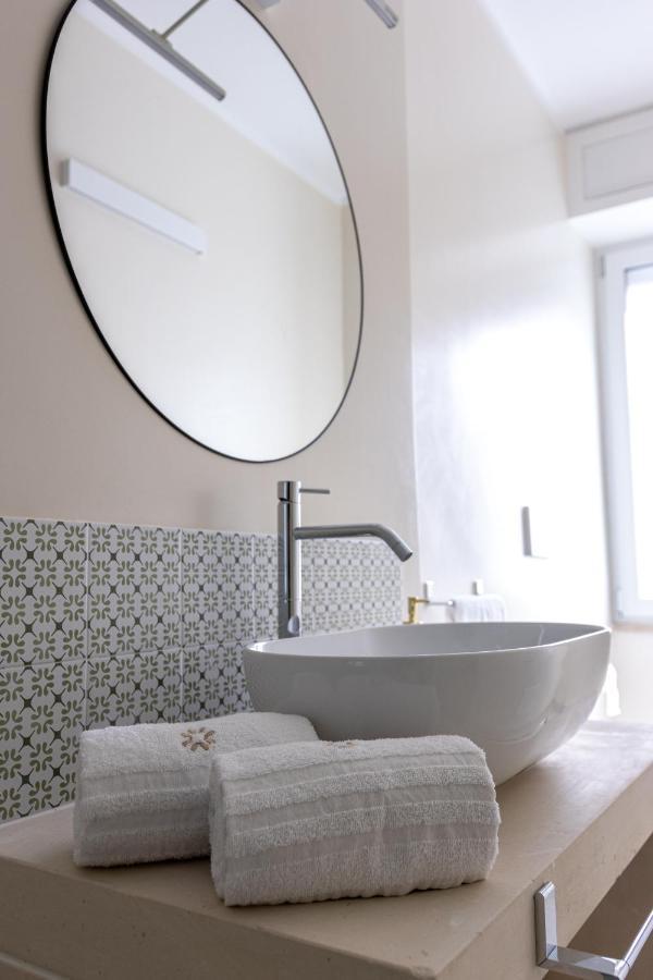 Oronti Accommodations Lecce Bagian luar foto