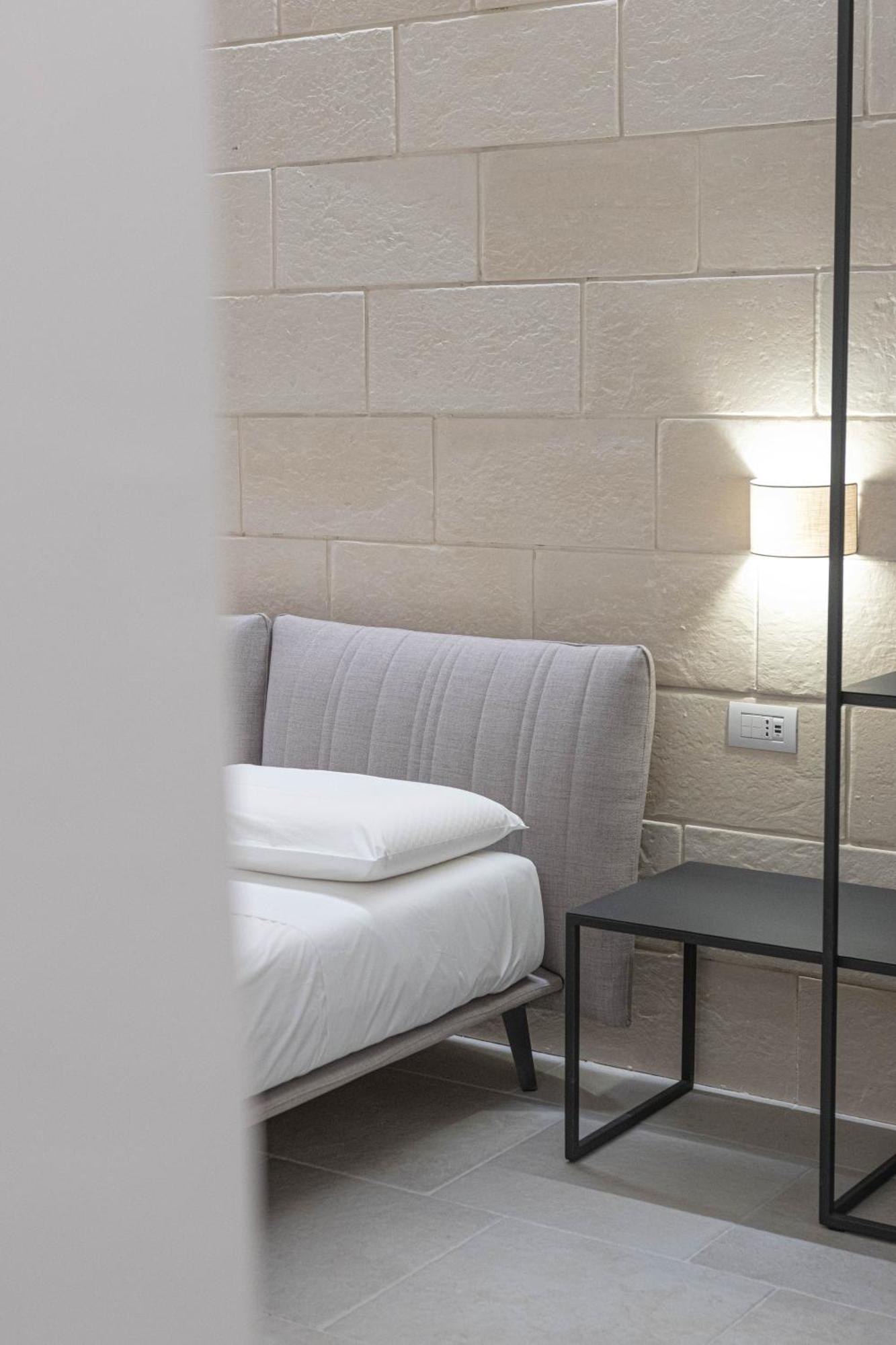 Oronti Accommodations Lecce Bagian luar foto