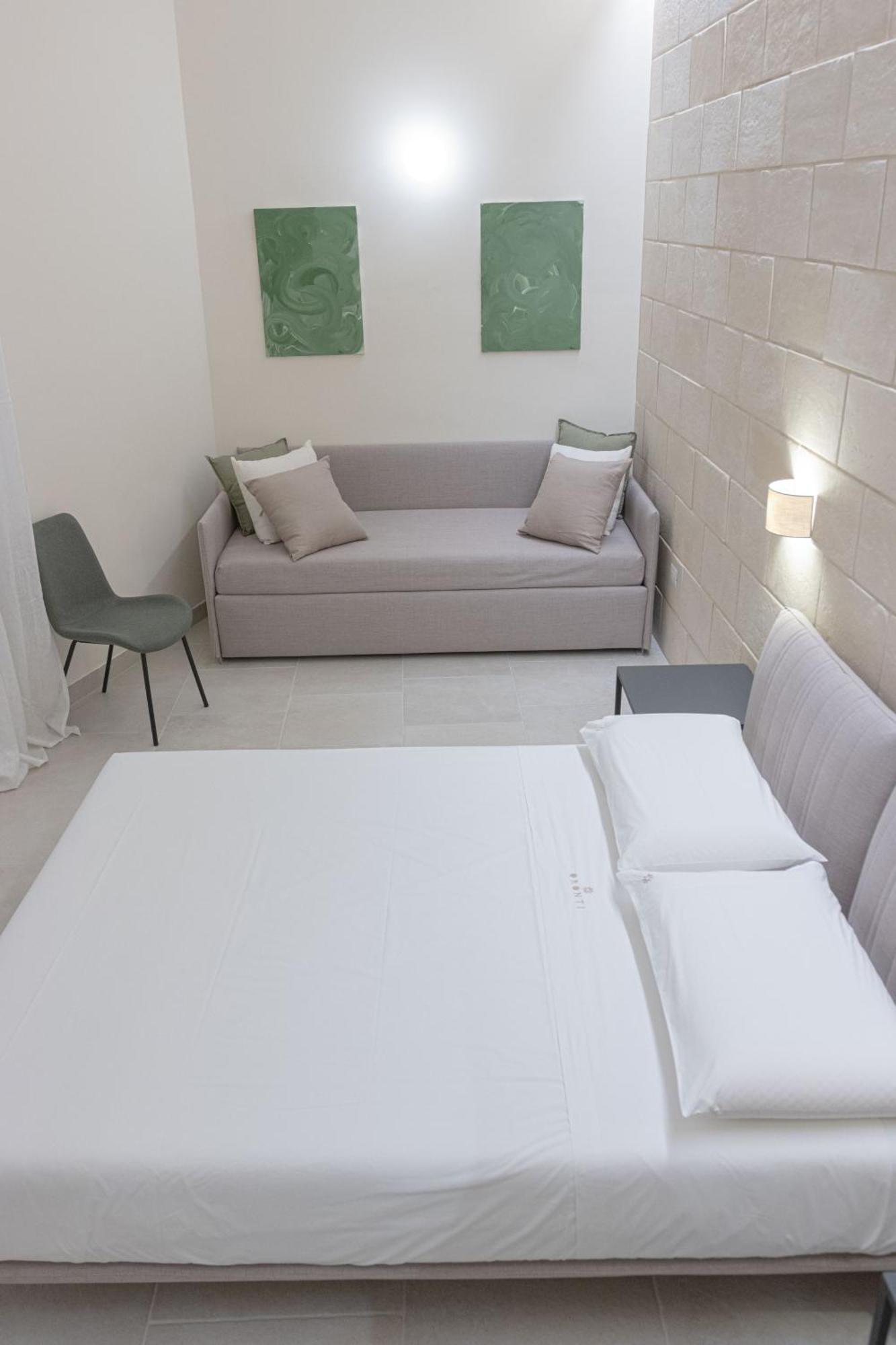 Oronti Accommodations Lecce Bagian luar foto