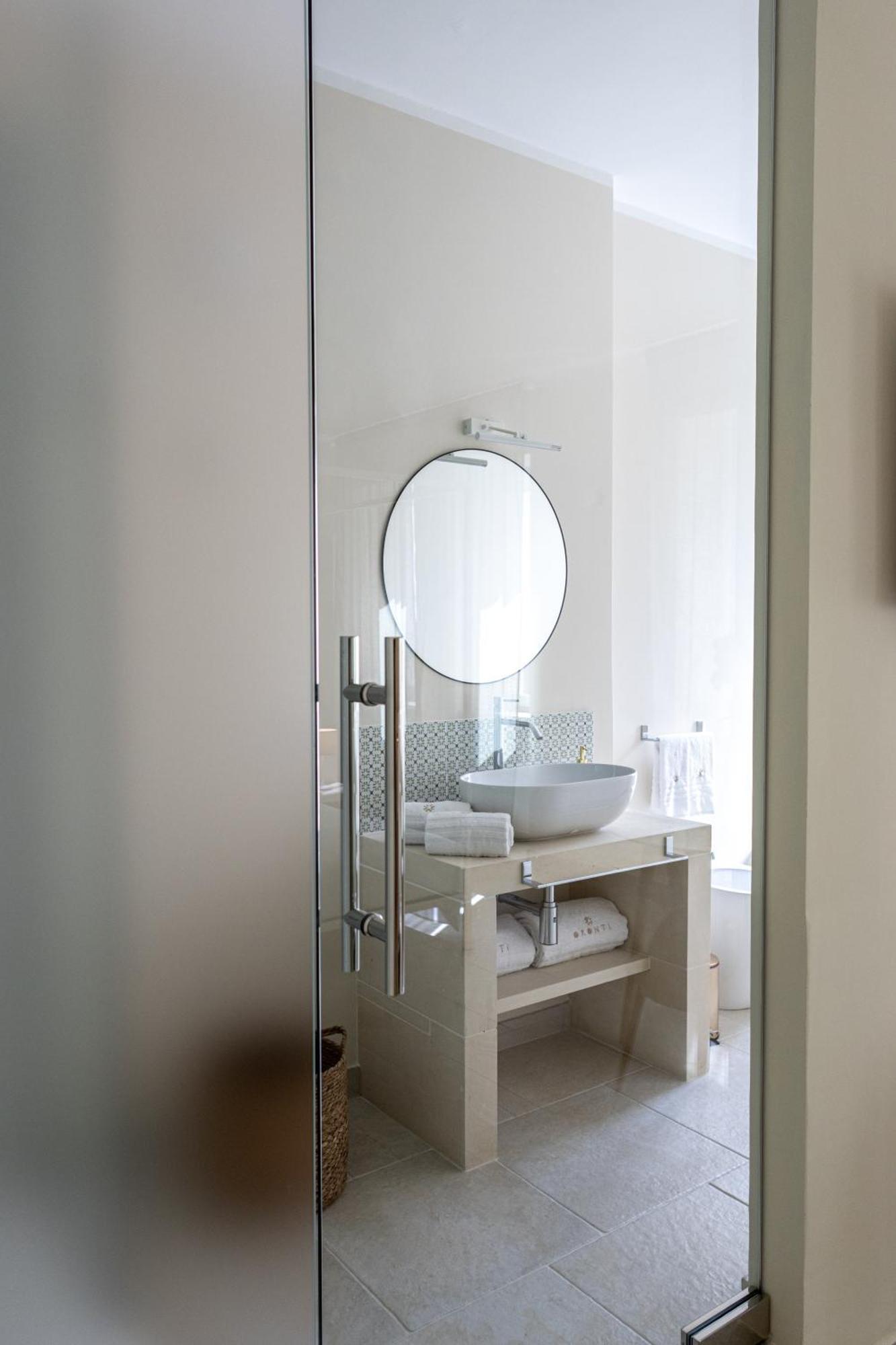 Oronti Accommodations Lecce Bagian luar foto
