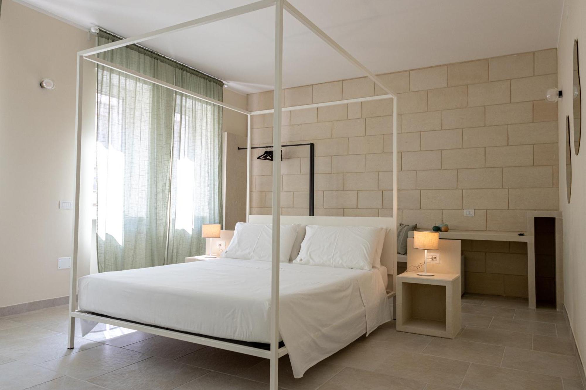 Oronti Accommodations Lecce Bagian luar foto